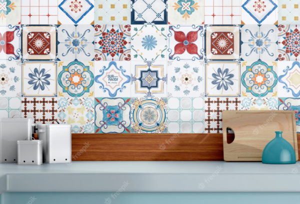 Dinding dengan pola mozaik ubin keramik